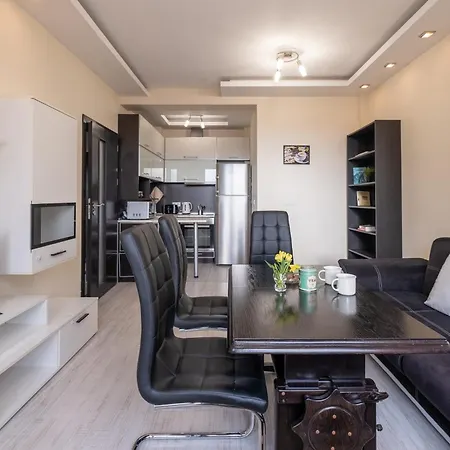 Lovely 2 Bdr Next To Mall Of Апартаменты София