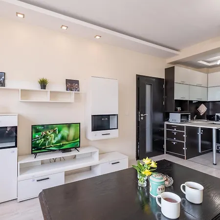 Lovely 2 Bdr Next To Mall Of Lejlighed