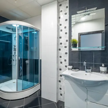 Lovely 2 Bdr Next To Mall Of