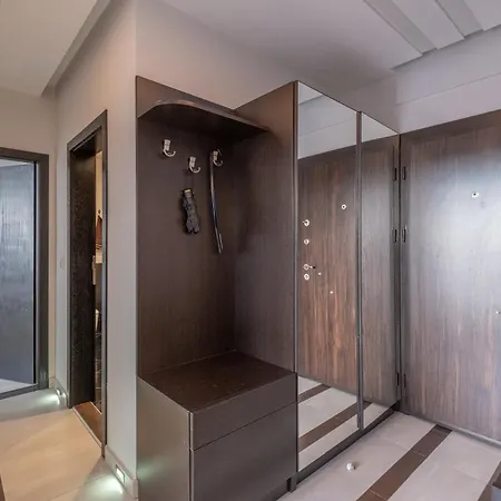 Lovely 2 Bdr Next To Mall Of Apartment