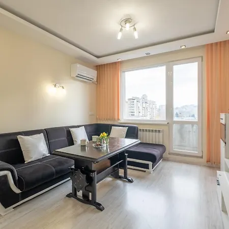 Lovely 2 Bdr Next To Mall Of Apartament *