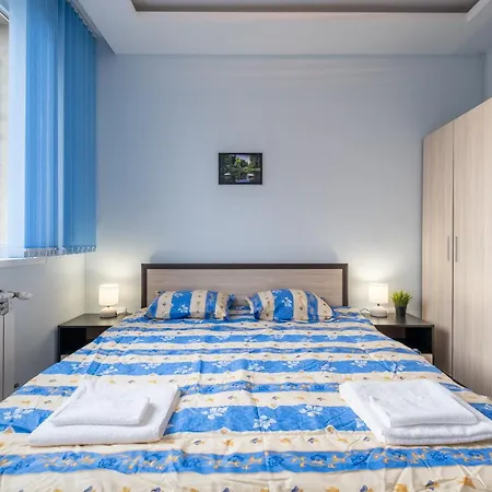 Lovely 2 Bdr Next To Mall Of