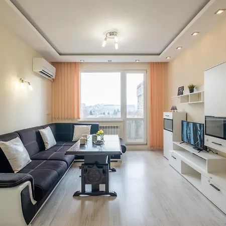 Lovely 2 Bdr Next To Mall Of